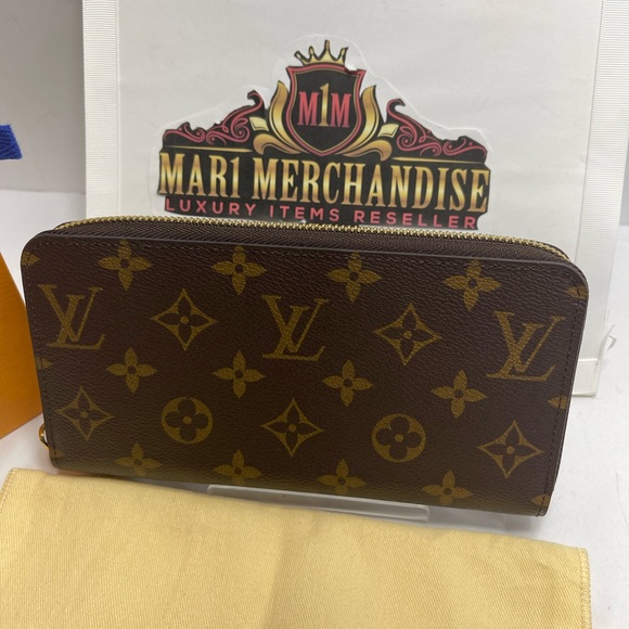 Louis Vuitton Handbags - - Louis Vuitton Zippy Wallet in Monogram, comes with dust bag, box and receipt.